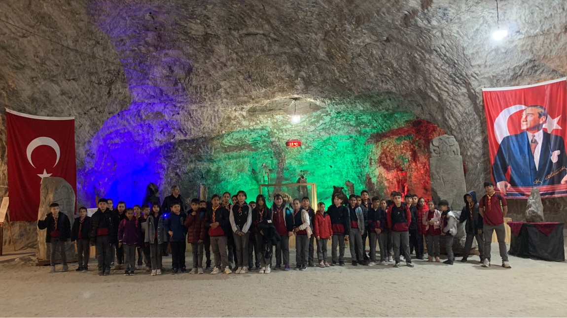 İl Milli Eğitim Müdürlüğümüzce Tuz Mağarası Gezisi Düzenlendi